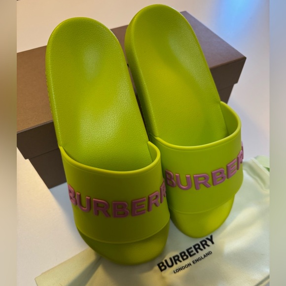 ✳️NWT✳️Women’s BURBERRY Slides - Picture 1 of 4